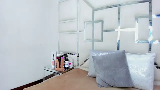 Snapshot of ZoeWan69 chatting on 03/18/25, 02:39 ZoeWan69 online show from 03/18/25, 02:39