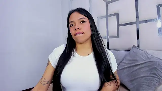 Snapshot of ZoeWan69 chatting on 09/19/25, 12:53 ZoeWan69 online show from 09/19/25, 12:53