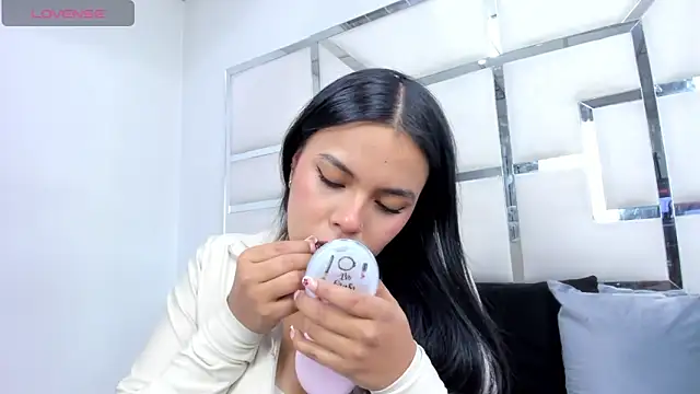 ZoeWan69 online show from 02/28/26, 02:06