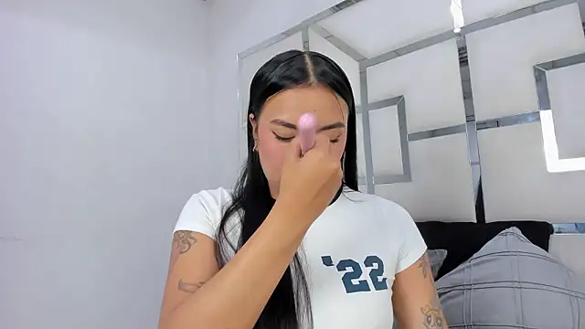 ZoeWan69 online show from 01/17/26, 01:37