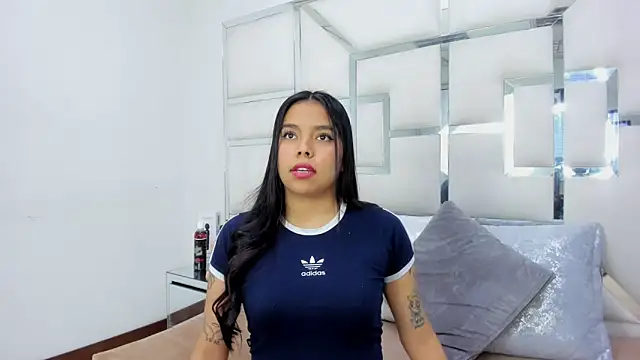 Snapshot of ZoeWan69 chatting on 03/19/25, 11:17 ZoeWan69 online show from 03/19/25, 11:17