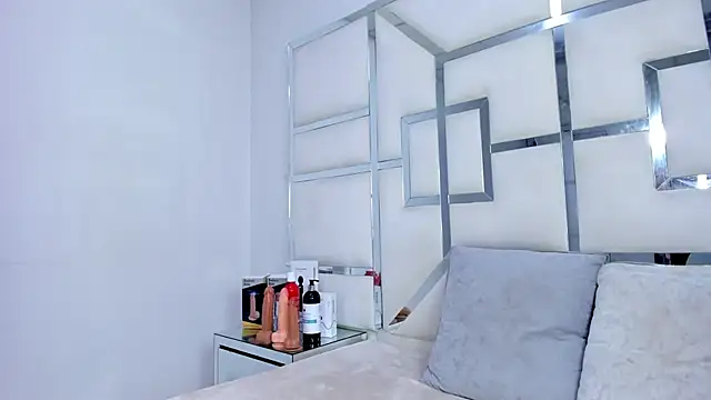 Snapshot of ZoeWan69 chatting on 10/23/25, 11:42 ZoeWan69 online show from 10/23/25, 11:42