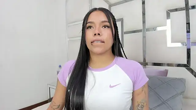 ZoeWan69 online show from 03/29/26, 01:35