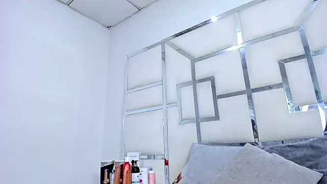 Snapshot of ZoeWan69 chatting on 10/30/25, 12:03 ZoeWan69 online show from 10/30/25, 12:03