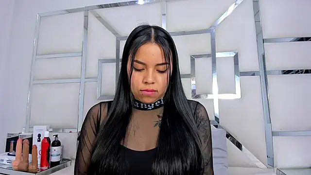 Snapshot of ZoeWan69 chatting on 11/10/25, 02:49 ZoeWan69 online show from 11/10/25, 02:49