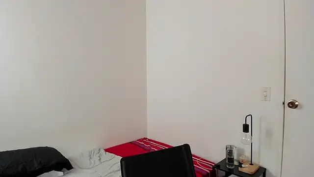 Snapshot of Mazikeen__18 chatting on 02/17/26, 01:19 Mazikeen 18 online show from 02/17/26, 01:19