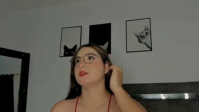 Anniferreira2 online show from 10/22/25, 02:33