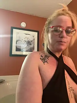 Snapshot of CutiepieMandii143 chatting on 02/21/25, 08:07 CutiepieMandii143 online show from 02/21/25, 08:07