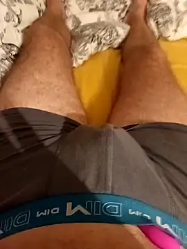 Snapshot of Dam70 chatting on 10/03/25, 08:21 Dam70 online show from 10/03/25, 08:21