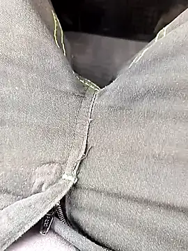 Snapshot of Dam70 chatting on 11/21/25, 11:53 Dam70 online show from 11/21/25, 11:53