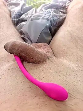 Snapshot of Dam70 chatting on 09/20/25, 11:48 Dam70 online show from 09/20/25, 11:48