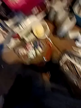 Snapshot of Dam70 chatting on 10/26/25, 07:09 Dam70 online show from 10/26/25, 07:09