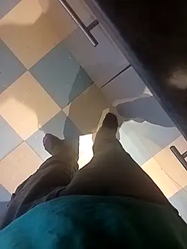 Snapshot of Dam70 chatting on 10/07/25, 03:24 Dam70 online show from 10/07/25, 03:24