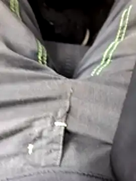 Snapshot of Dam70 chatting on 11/26/25, 11:43 Dam70 online show from 11/26/25, 11:43