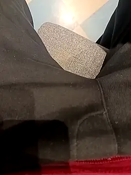 Snapshot of Dam70 chatting on 11/22/25, 06:34 Dam70 online show from 11/22/25, 06:34