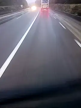 Snapshot of Dam70 chatting on 11/17/25, 06:50 Dam70 online show from 11/17/25, 06:50