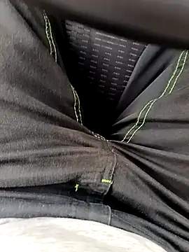 Snapshot of Dam70 chatting on 12/02/25, 01:35 Dam70 online show from 12/02/25, 01:35