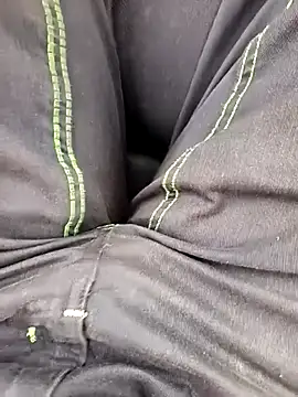 Snapshot of Dam70 chatting on 11/25/25, 02:17 Dam70 online show from 11/25/25, 02:17