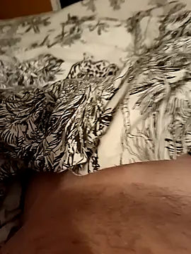 Snapshot of Dam70 chatting on 10/26/25, 07:47 Dam70 online show from 10/26/25, 07:47