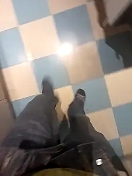 Snapshot of Dam70 chatting on 09/17/25, 04:58 Dam70 online show from 09/17/25, 04:58