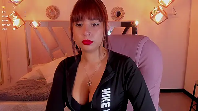Snapshot of victoria__Smith chatting on 02/13/25, 11:50 victoria Smith online show from 02/13/25, 11:50