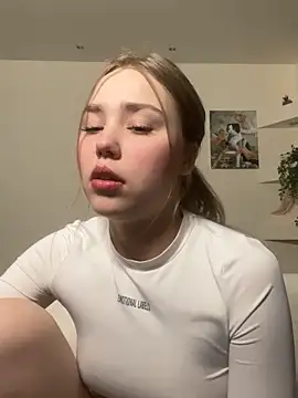 Snapshot of YourMegan chatting on 04/18/26, 06:32 YourMegan online show from 04/18/26, 06:32