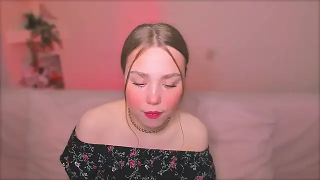 Snapshot of YourMegan chatting on 05/04/26, 05:49 YourMegan online show from 05/04/26, 05:49