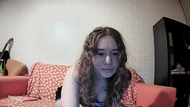 Snapshot of girliemilk chatting on 03/02/25, 06:24 girliemilk online show from 03/02/25, 06:24