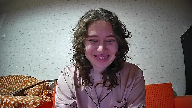 Snapshot of girliemilk chatting on 10/29/25, 10:09 girliemilk online show from 10/29/25, 10:09