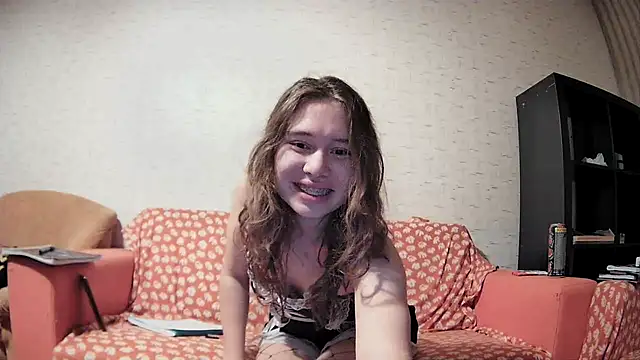 Snapshot of girliemilk chatting on 02/13/25, 03:35 girliemilk online show from 02/13/25, 03:35