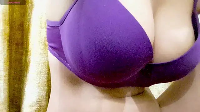 RAYI 01 online show from 10/14/25, 04:18