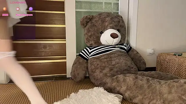 nanaliu6 online show from 11/15/25, 08:18