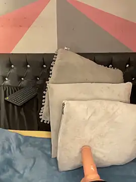 Nicky gh online show from 10/19/25, 08:33