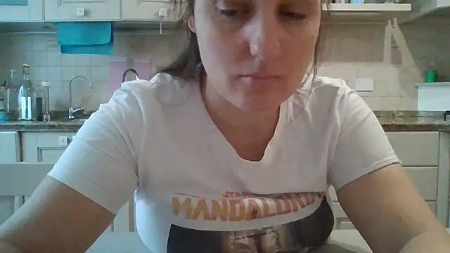 Snapshot of PrincessEileen89 chatting on 12/19/25, 01:24 PrincessEileen89 online show from 12/19/25, 01:24