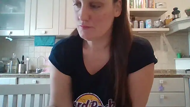 Snapshot of PrincessEileen89 chatting on 12/18/25, 01:26 PrincessEileen89 online show from 12/18/25, 01:26