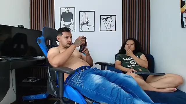 Snapshot of ema_abby chatting on 09/14/25, 08:42 ema abby online show from 09/14/25, 08:42