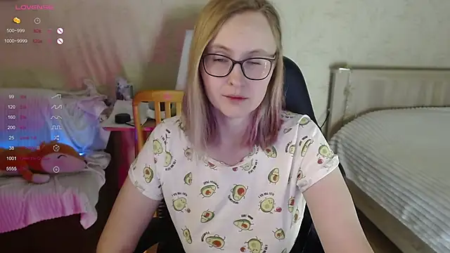 Agatha Mott online show from 10/31/25, 03:03