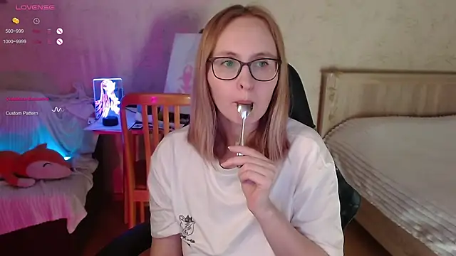 Agatha Mott online show from 11/10/25, 02:05