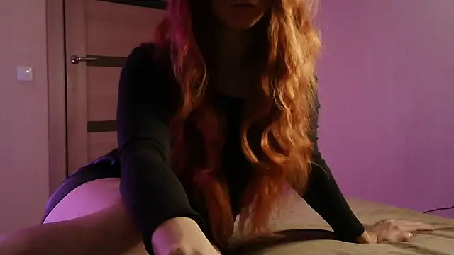  AliceOwen  online show from 03/12/25, 07:47