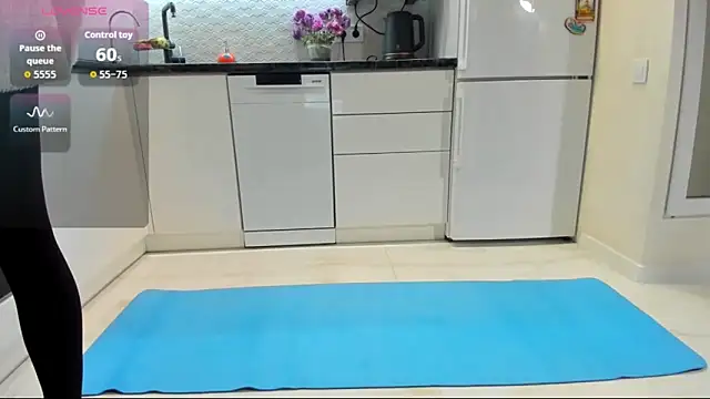 Snapshot of Katya_yoga chatting on 10/15/25, 03:38 Katya yoga online show from 10/15/25, 03:38