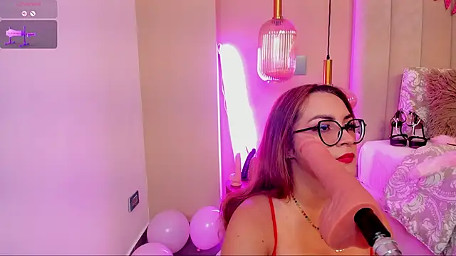 Snapshot of JessyCream chatting on 02/15/25, 04:01 JessyCream online show from 02/15/25, 04:01
