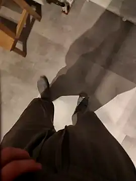 Snapshot of leinadanal chatting on 11/18/25, 01:10 leinadanal online show from 11/18/25, 01:10