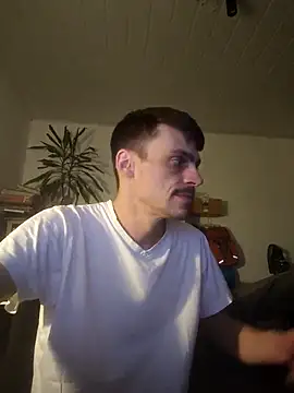 Snapshot of leinadanal chatting on 02/04/25, 11:38 leinadanal online show from 02/04/25, 11:38