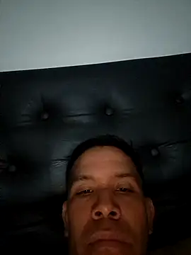 Snapshot of liamlara chatting on 10/20/25, 12:24 liamlara online show from 10/20/25, 12:24