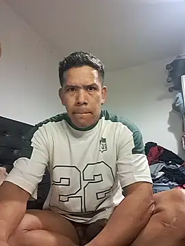 Snapshot of liamlara chatting on 09/14/25, 05:08 liamlara online show from 09/14/25, 05:08