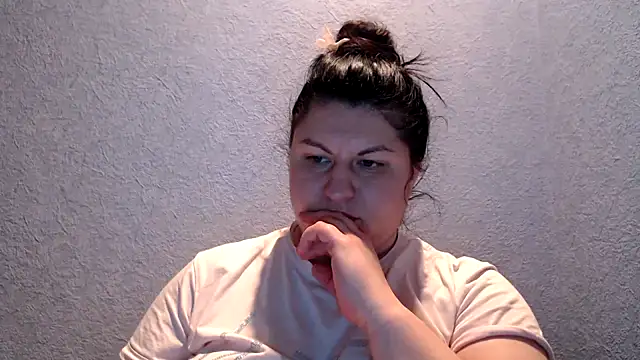 KiraSwee online show from 11/22/25, 07:46