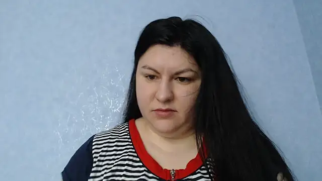 KiraSwee online show from 12/16/25, 07:45