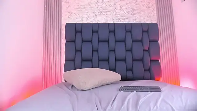 Ashlyaurora online show from 03/19/26, 06:02