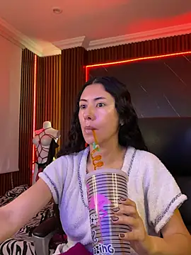 Snapshot of XiaQueen chatting on 11/12/25, 11:25 XiaQueen online show from 11/12/25, 11:25