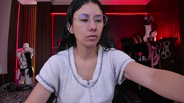 Snapshot of XiaQueen chatting on 10/23/25, 11:42 XiaQueen online show from 10/23/25, 11:42